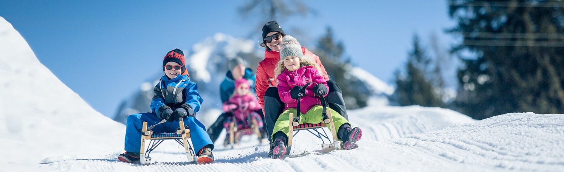 Rodelen in de sneeuw