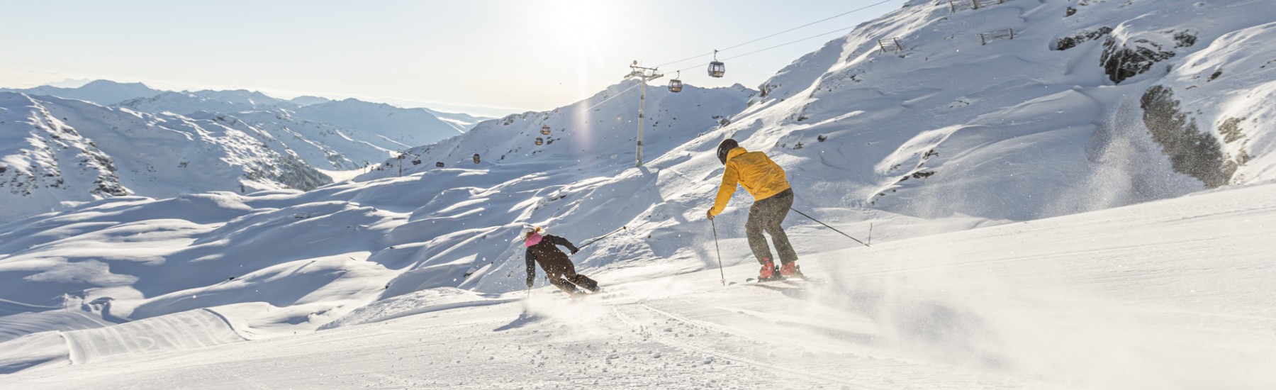 Skiers op de piste